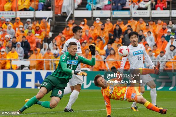 Gu Sung Yun of Consadole Sapporo and Shota Kaneko of Shimizu S-Pulse compete for the ball during the J.League J1 match between Shimizu S-Pulse and...