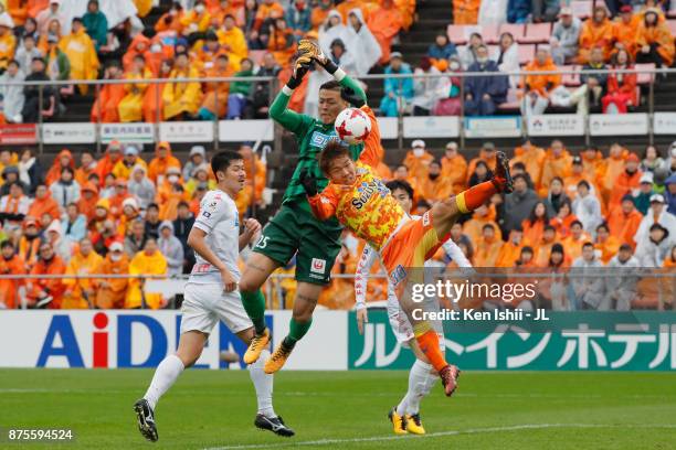 Gu Sung Yun of Consadole Sapporo and Shota Kaneko of Shimizu S-Pulse compete for the ball during the J.League J1 match between Shimizu S-Pulse and...