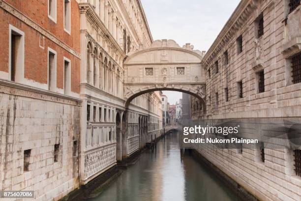 the bridge of sighs, venice - italy - bridge of sigh stock pictures, royalty-free photos & images