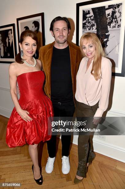 Jean Shafiroff, Guest and Anne Shearman attend Edelman Arts: The Infamous Rose Hartman at Edelman Arts on November 17, 2017 in New York City.