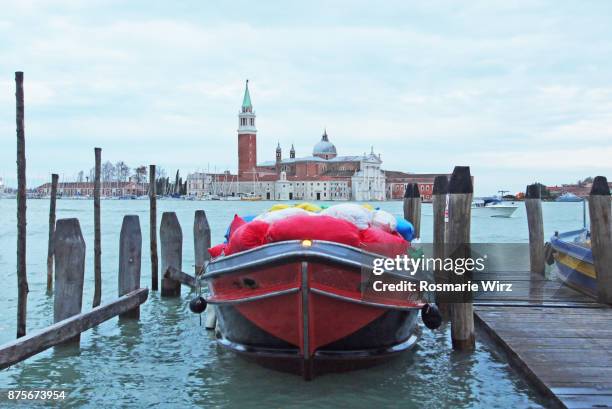 san giorgio maggiore early morning with colorful laden boat - canale della giudecca stock pictures, royalty-free photos & images