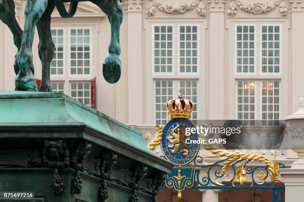 koninklijke ceremonie voor het haagse noordeinde paleis - den haag stockfoto's en -beelden