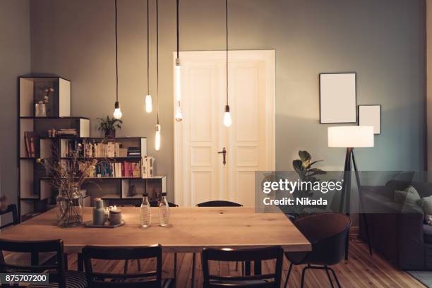interior sala de estar - lámpara eléctrica fotografías e imágenes de stock