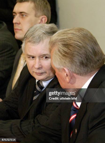 Jaroslaw Kaczynski, Jurist, Politiker, Partei für Recht und Gerechtigkeit ; Polen - mit Roman Giertych , Parteivorsitzender LPR und Andrzej Lepper ,...