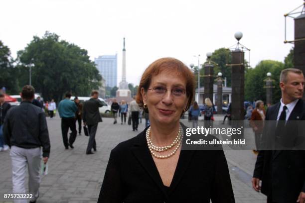 Heide Simonis *4. Juli 1943 Politikerin, SPD, D - Ministerpraesidentin Schleswig-Holstein, Vorsitzende UNICEF Deutschland - in der Fußgaengerzone vor...