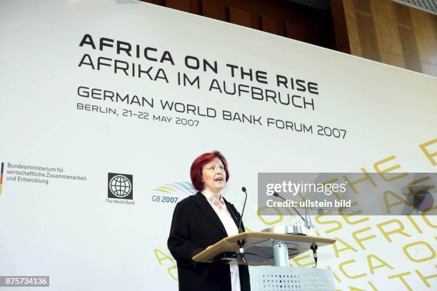 Heidemarie Wieczorek-Zeul, Bundesministerin fuer wirtschaftliche Zusammenarbeit und Entwicklung, SPD, D - eroeffnet die Konferenz "Afrika im...