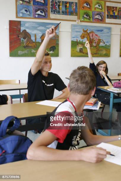 Schueler waehrend einer Mathematikstunde in der Oberschule von Karstaedt. Die Schule wird zu Schuljahr 2008/2009 auf Grund von Kindermangel...