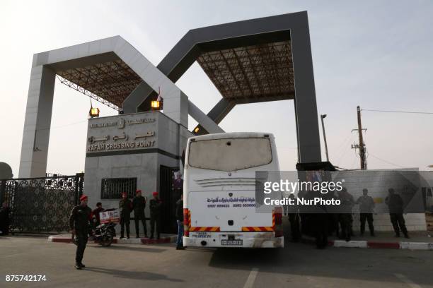 Picture taken on November 18, 2017 shows a bus waiting to cross at the gates of the Rafah border crossing with Egypt in the southern Gaza strip, with...