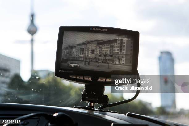 Deutschland Germany Berlin Geschichtliche Videobustour , die Citizens Art Days Zeitreise durch Berlin.