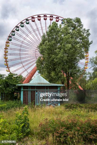Deutschland Germany Berlin Stilleben im verlassen Spreepark im Plänterwald, dem zu DDR Zeiten größten Vergnügungspark Ostdeutschlands.
