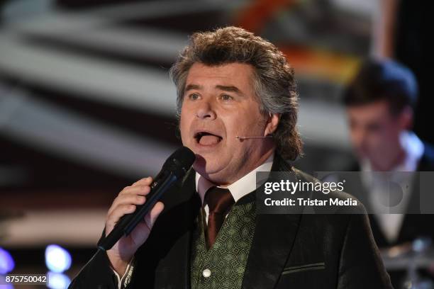 Andy Borg performs during the Stefanie Hertel Show 'Die grosse Show der Weihnachtslieder' on November 17, 2017 in Suhl, Germany.