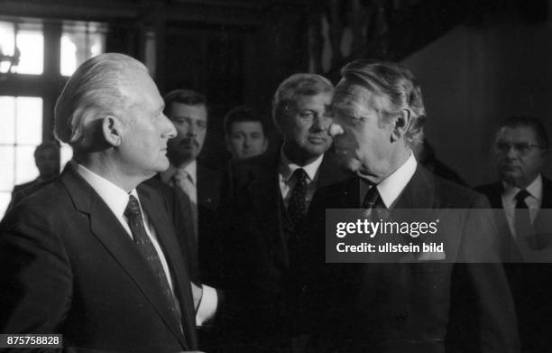 Germany, Essen: The Krupp Group used the visit of the important GDR politician, Guenter Mittag, to Bonn in the Villa Huegel with Berthold Beitz on in...