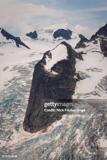 glaciers surround the hounds tooth peak, bugaboo provincial park, british columbia, canada - bugaboo glacier provincial park stock pictures, royalty-free photos & images