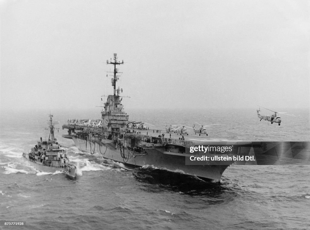 Aircraft carrier USS Lake Champlain (CV-39)