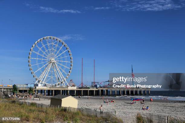 will steel pier's observation wheel on the waterfront in atlantic city, new jersey - steel pier stockfoto's en -beelden