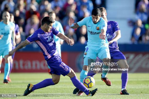 Ezequiel Munoz of Leganes, Luis Suarez of FC Barcelona during the Spanish Primera Division match between Leganes v FC Barcelona at the Estadio...