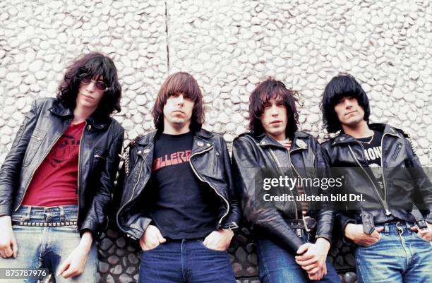 Ramon Rocks 389 Rock Band The Ramones Stock Photos, High-Res Pictures, and Images ...