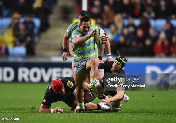 James Gaskell and James Haskell of Wasps miss a tackle on Sinoti Sinoti of Newcastle Falcons during the Aviva Premiership match between Wasps and...