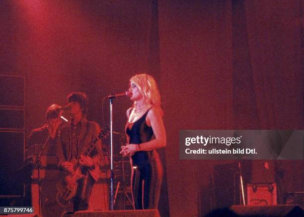 Blondie, Debbi Harry, rock singer, USA - on stage at "Neue Welt", Berlin