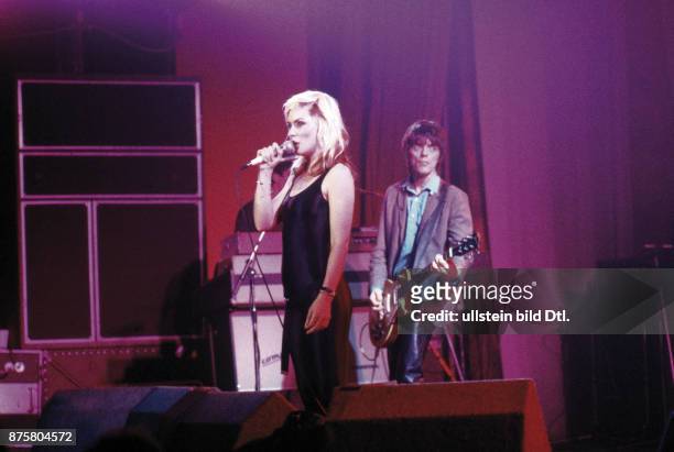 Blondie, Debbi Harry, rock singer, USA - on stage at "Neue Welt", Berlin