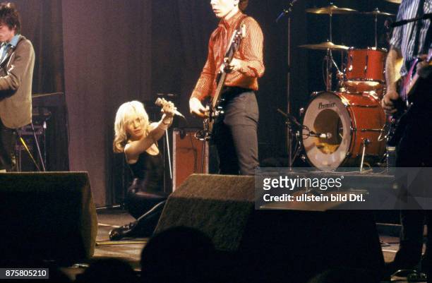 Blondie, Debbi Harry, rock singer, USA - on stage at "Neue Welt", Berlin