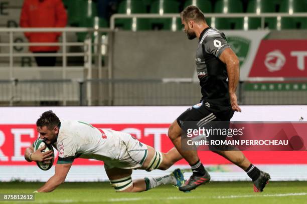 Pau's New Zealander second row Daniel Ramsay scores a try during the French rugby union Top 14 match between Pau and Brive on November 18, 2017 at...