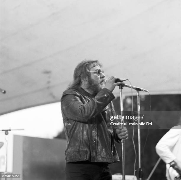 Klaus Lage mit seiner Band "Berliner Rock Ensemble", im Sommergarten am Funkturm.