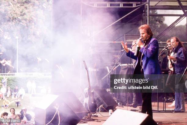 Frank Zander und Band live zur Alliierten-Verabschiedung auf dem Maifeld Berlin