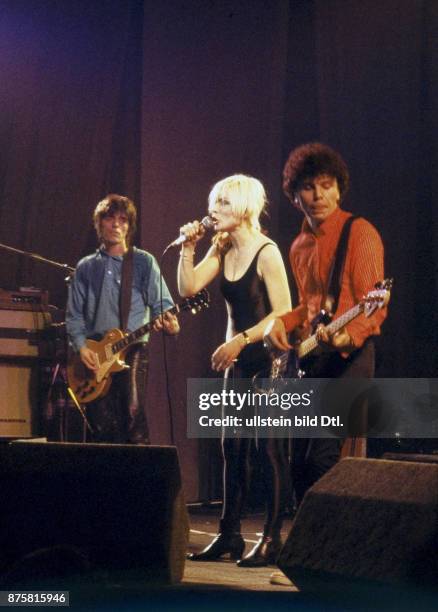 Blondie, Debbi Harry, rock singer, USA - on stage at "Neue Welt", Berlin