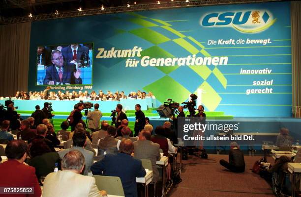 Parteitag der CSU in Nürnberg unter dem Motto "Zukunft für Generationen": Blick auf das Podium während der Rede von Wolfgang Schäuble, Vorsitzender...