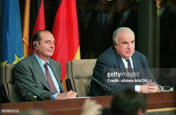 Deutsch-Französisches Gipfeltreffen Staatspräsident Jacques Chirac und Bundeskanzler Helmut Kohl - Pressekonferenz