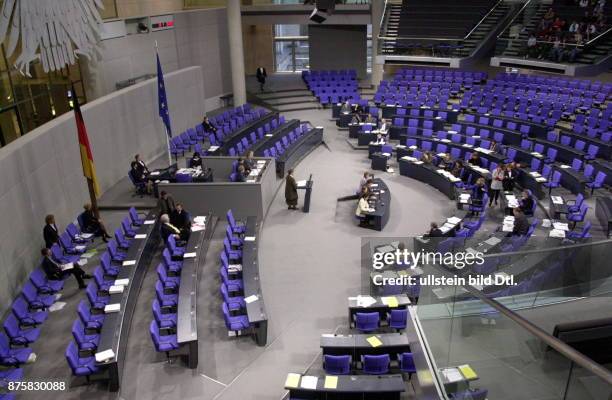 Bundestagssitzung, Debatte zum Trinkgeldfreibetrag: Blick in den Plenarsaal - Berlin, Reichstag,