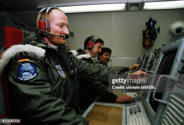 Deutsche Besatzung eines Awacs-Flugzeuges - Dezember 1994