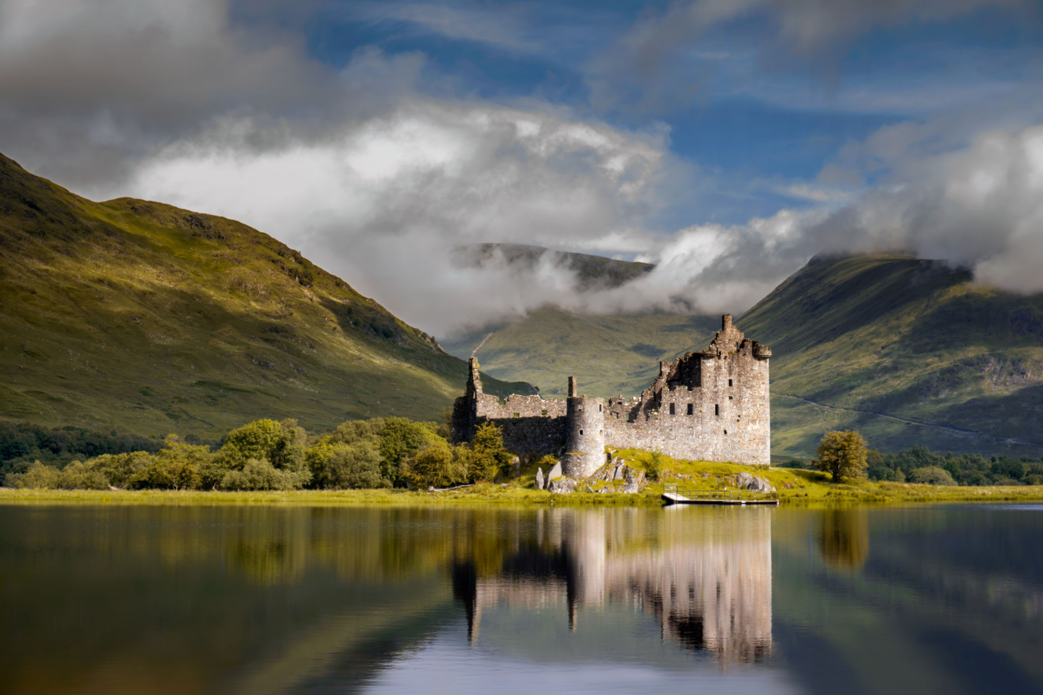 Kilchurn Castle sunrise Kilchurn Castle sunrise