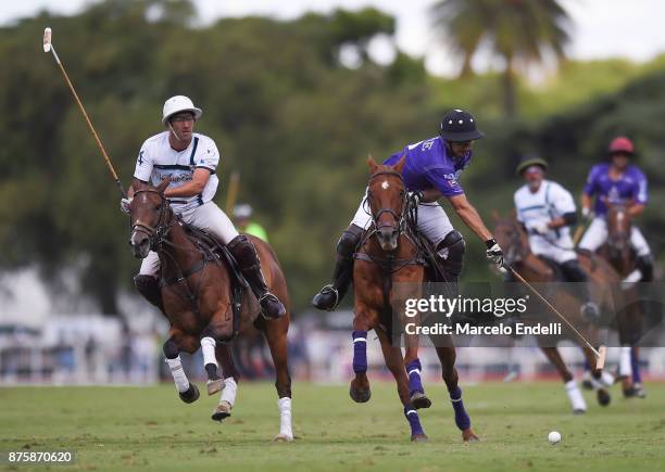 During a match between La Albertina and La Esquina as part of the HSBC 124° Argentina Polo Open at Campo Argentino de Polo on November 18, 2017 in...