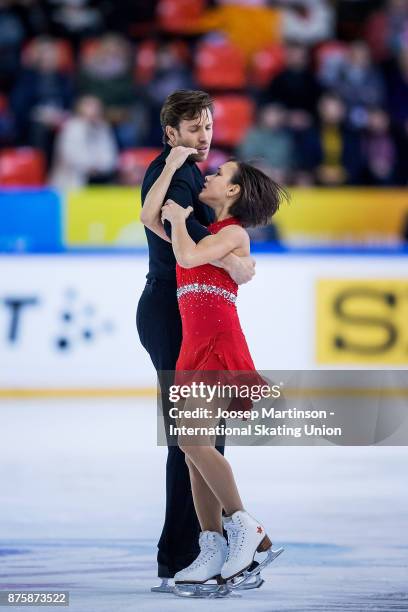 Liubov Ilyushechkina and Dylan Moscovitch of Canada compete in the Pairs Free Skating during day two of the ISU Grand Prix of Figure Skating at...