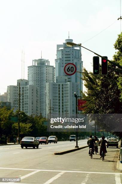 Skyline von Shanghai, "Boom Town" der Volksrepublik China. 800 Wolkenkratzer gibt es bereits, 8000 weitere sind in Planung. Hier wird bald der...