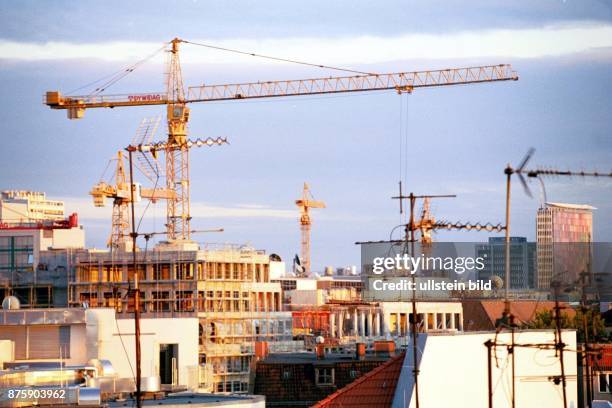 Skyline; Kran; Baustelle; Bauwirtschaft; Bautätigkeit; Hochbau;Rohbau. .