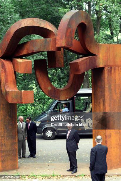 Hernani, San Sebastian, Spanien, Eroeffnung Chillida-Museum mit Michael Naumann, Eduardo, Louis und Pilar Chillida, Axel Schultes und Ehefrau Gesche...