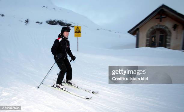 Daniel Bahr, Bundesgesundheitsminister, FDP - beim Skilaufen in Zuers am Arlberg, Österreich