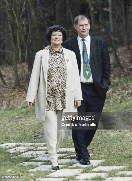 Die Physikerin und Politikerin als CDU/CSU-Mitglieder der Bundesversammlung, Dagmar Schipanski, mit ihrem Ehemann Tigran Schipanski, der...