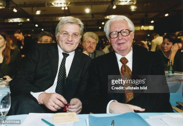 Party conference in Berlin : the head of the chancellery Frank-Walter Steinmeier and former party leader Hans-Jochen Vogel