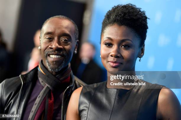 Regisseur Don Cheadle und Schauspielerin Emayatzy Corinealdi während des Photocalls zum Film -MILES AHEAD- anlässlich der 66. Internationalen...