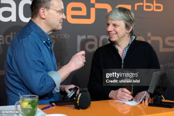 Moderator Knut Elstermann mit Regisseur Andreas Dresen beim RadioEins Berlinale-Nighttalk am Rande der 66. Internationalen Filmfestspiele Berlin