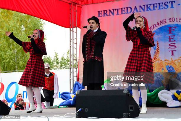 Russland/Sibirien - Teilnehmer des regionalen Festivals der deutschen Kultur anlässlich des Erntedankfests/Oktoberfests, veranstaltet vom...