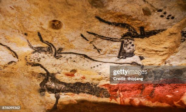 images of animals, wall painting in the lascaux cave. international centre for cave art - lascaux cave stock pictures, royalty-free photos & images