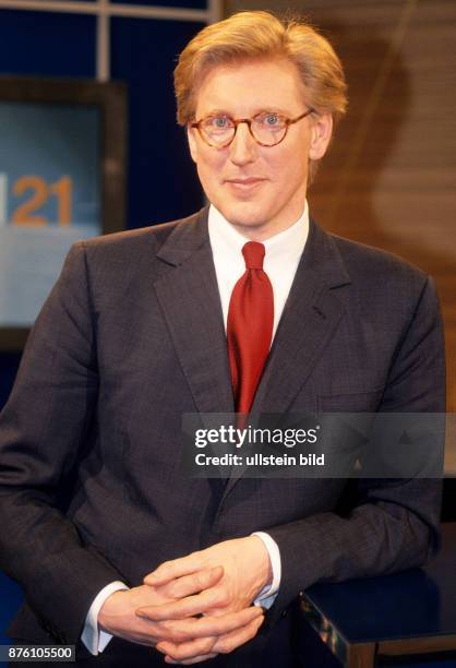 Moderator Theo Koll anlässlich eines Pressetermins zur ZDF-Sendung -FRONTAL 21- in Berlin