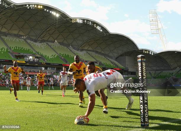 Ryan Hall of England scores a try during the 2017 Rugby League World Cup Quarter Final match between England and Papua New Guinea Kumuls at AAMI Park...