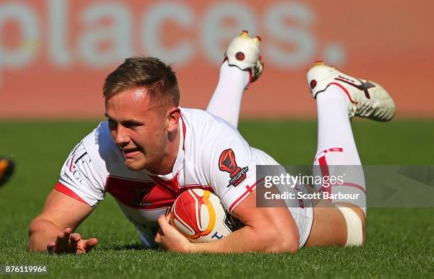 Ben Currie of England scores a try during the 2017 Rugby League World Cup Quarter Final match between England and Papua New Guinea Kumuls at AAMI...