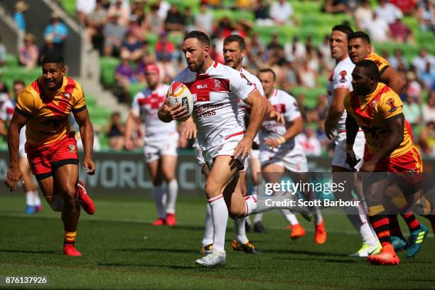 Luke Gale of England runs with the ball during the 2017 Rugby League World Cup Quarter Final match between England and Papua New Guinea Kumuls at...